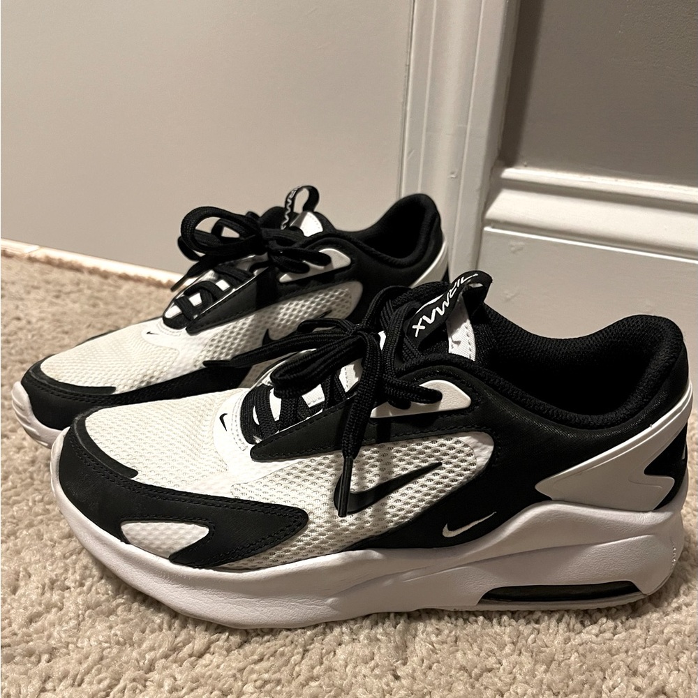 Women’s Nike Air Max Bolt sneakers- white/black size 8